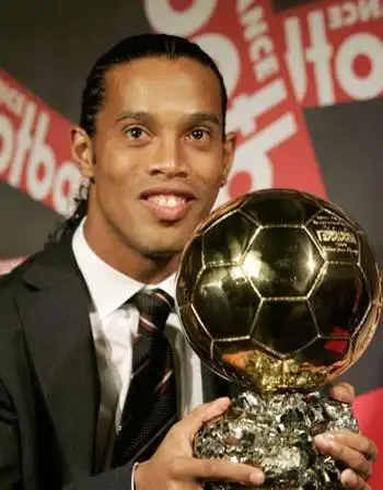 在此效力期 在此效力期